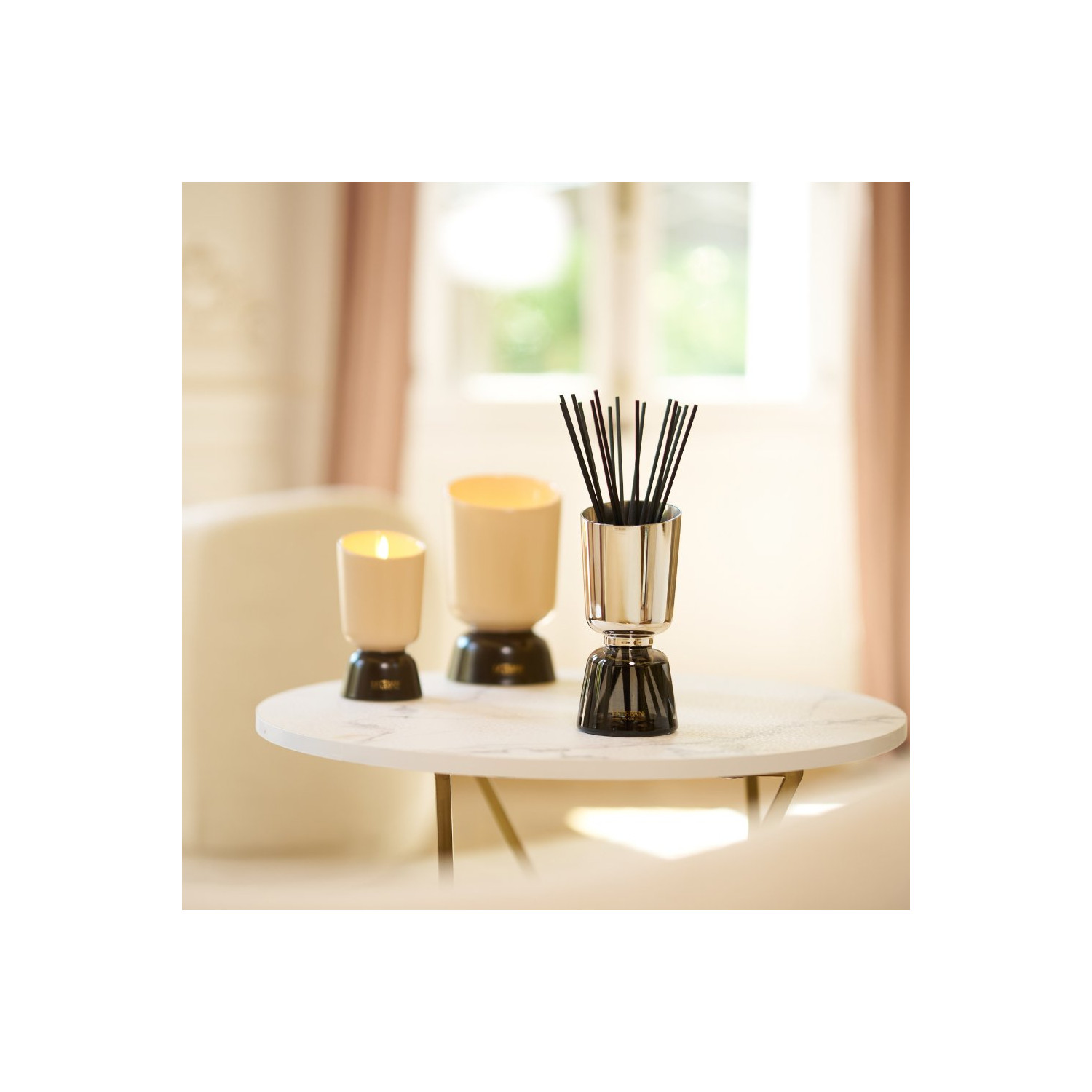 BOUGIE PARFUMEE ICONIC COLOR RECHARGEABLE VANILLE D'OR  220 G 4