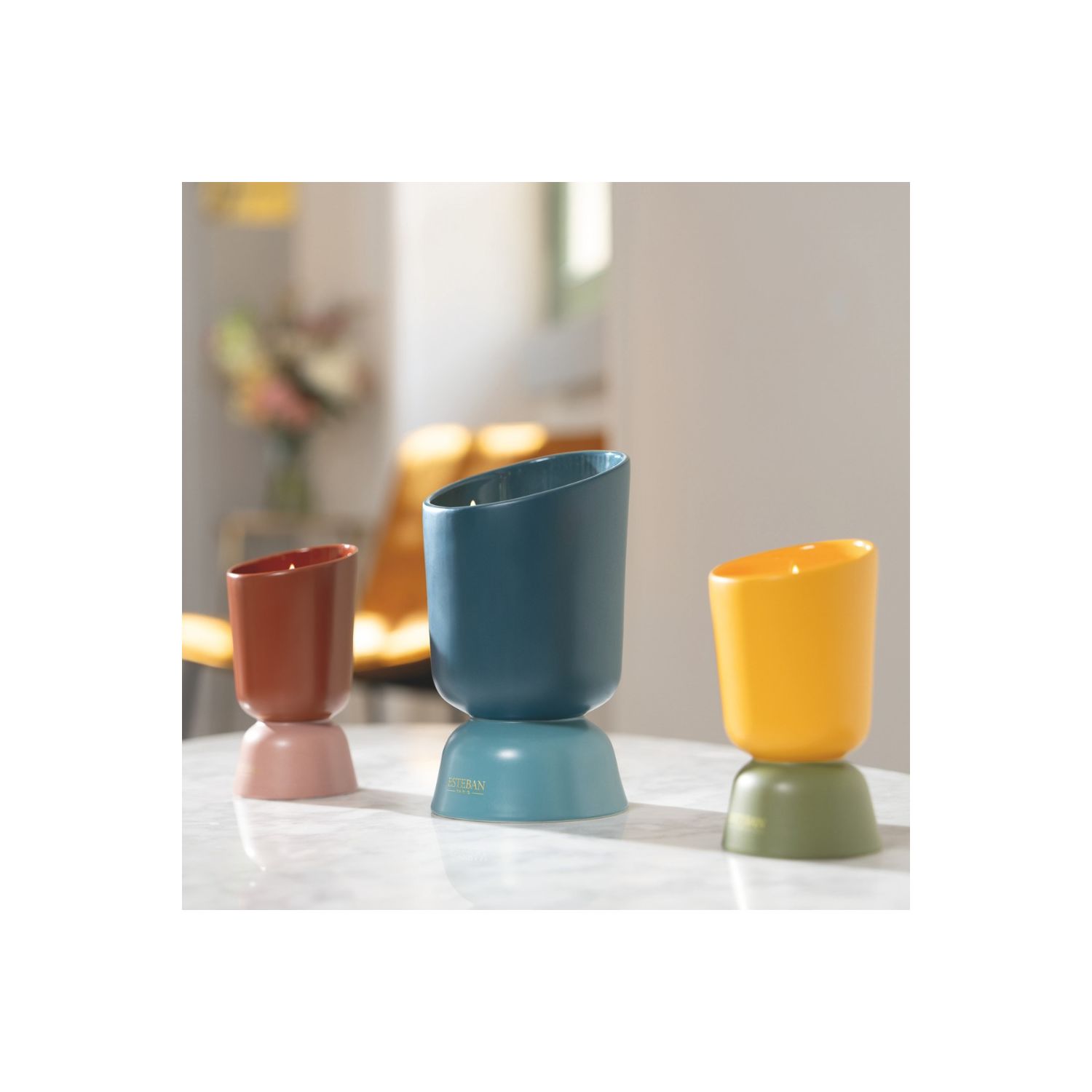 BOUGIE PARFUMEE ICONIC COLOR RECHARGEABLE 220G AMBRE 4