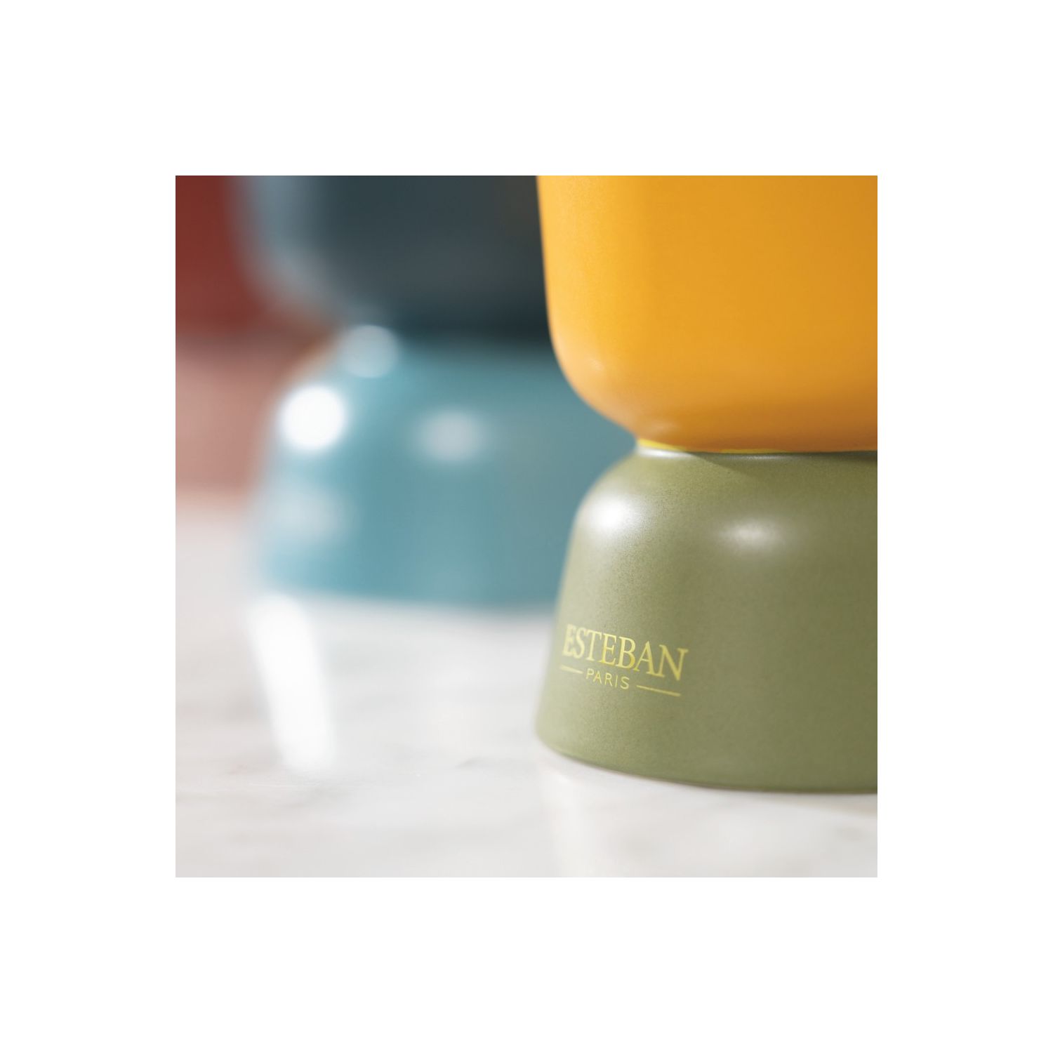 BOUGIE PARFUMEE ICONIC COLOR RECHARGEABLE 220G AMBRE 5
