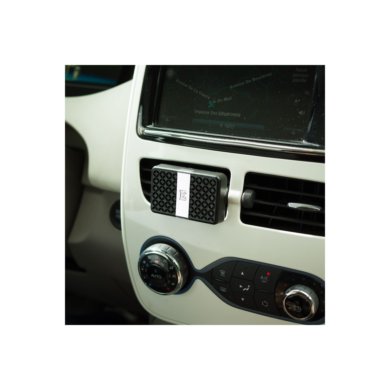 DIFFUSEUR DE VOITURE PARFUME ET RECHARGEABLE IRIS CACHEMIRE 4