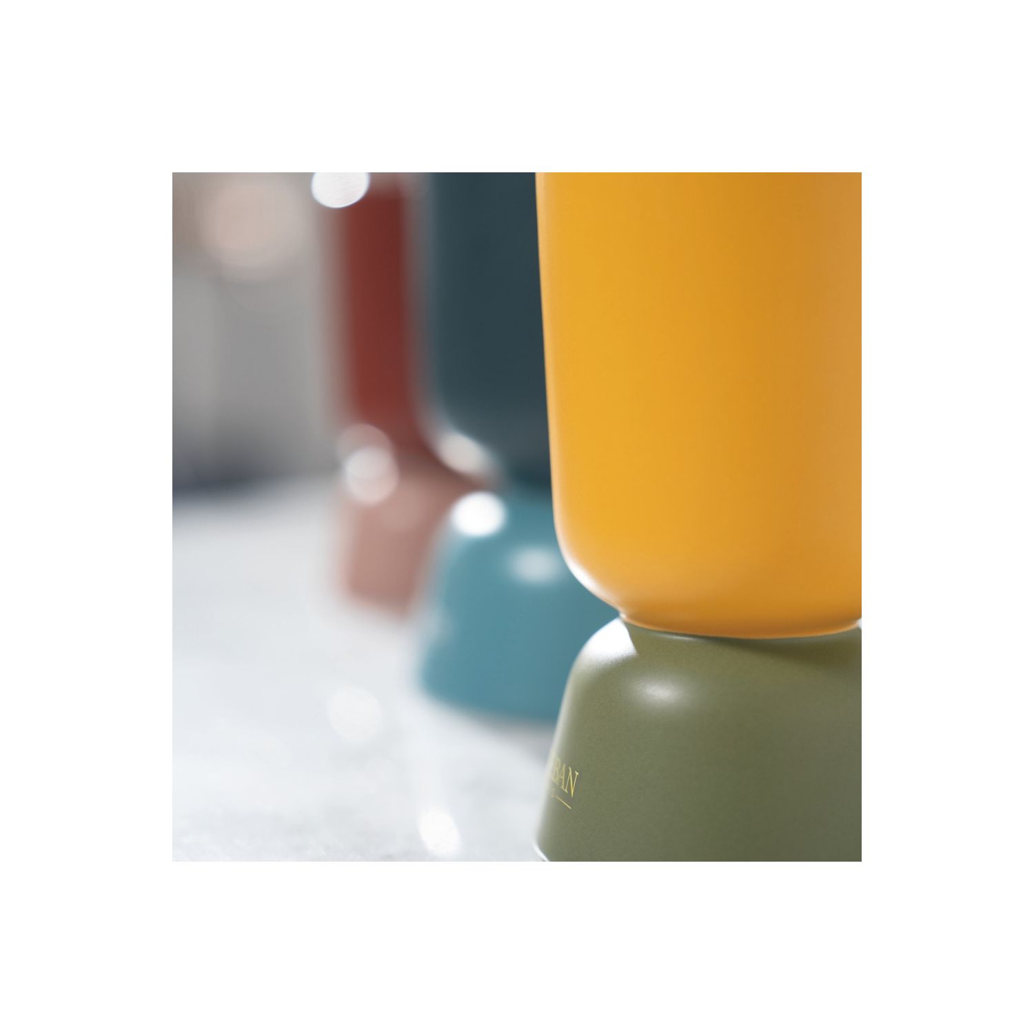 BOUGIE PARFUMEE ICONIC COLOR RECHARGEABLE 700G NEROLI 4